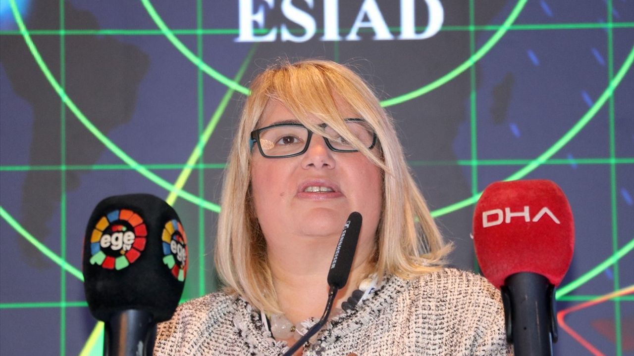 İzmir'de ESİAD 4. Yatırım Zirvesi: Savunma ve Havacılık Sanayisinde Yatırım ve Yerlileştirme Vurgusu