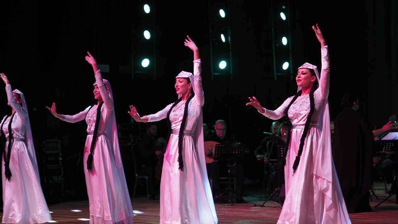 İzmir Devlet Türk Dünyası Dans ve Müzik Topluluğu, 29 Ekim Özel Konseriyle 2025-2026 Sezonunu Açtı