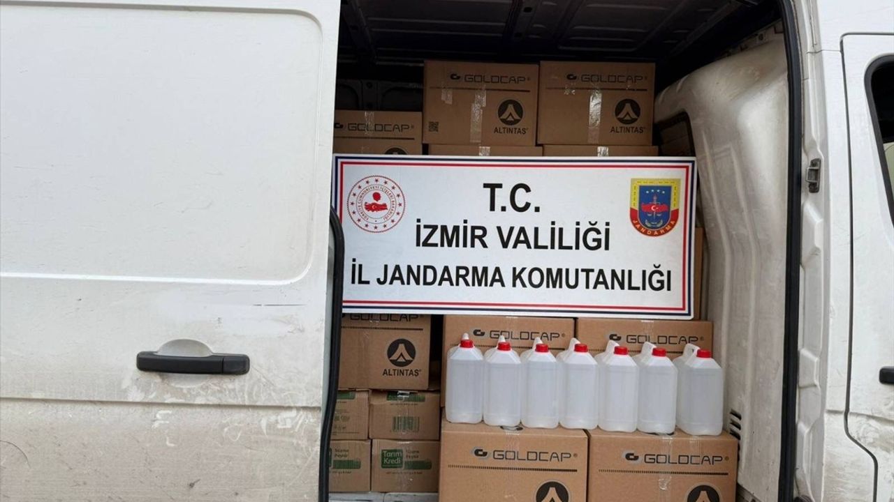 İzmir Karşıyaka'da Kaçakçılık Operasyonu: 1 Ton Etil Alkol Ele Geçirildi