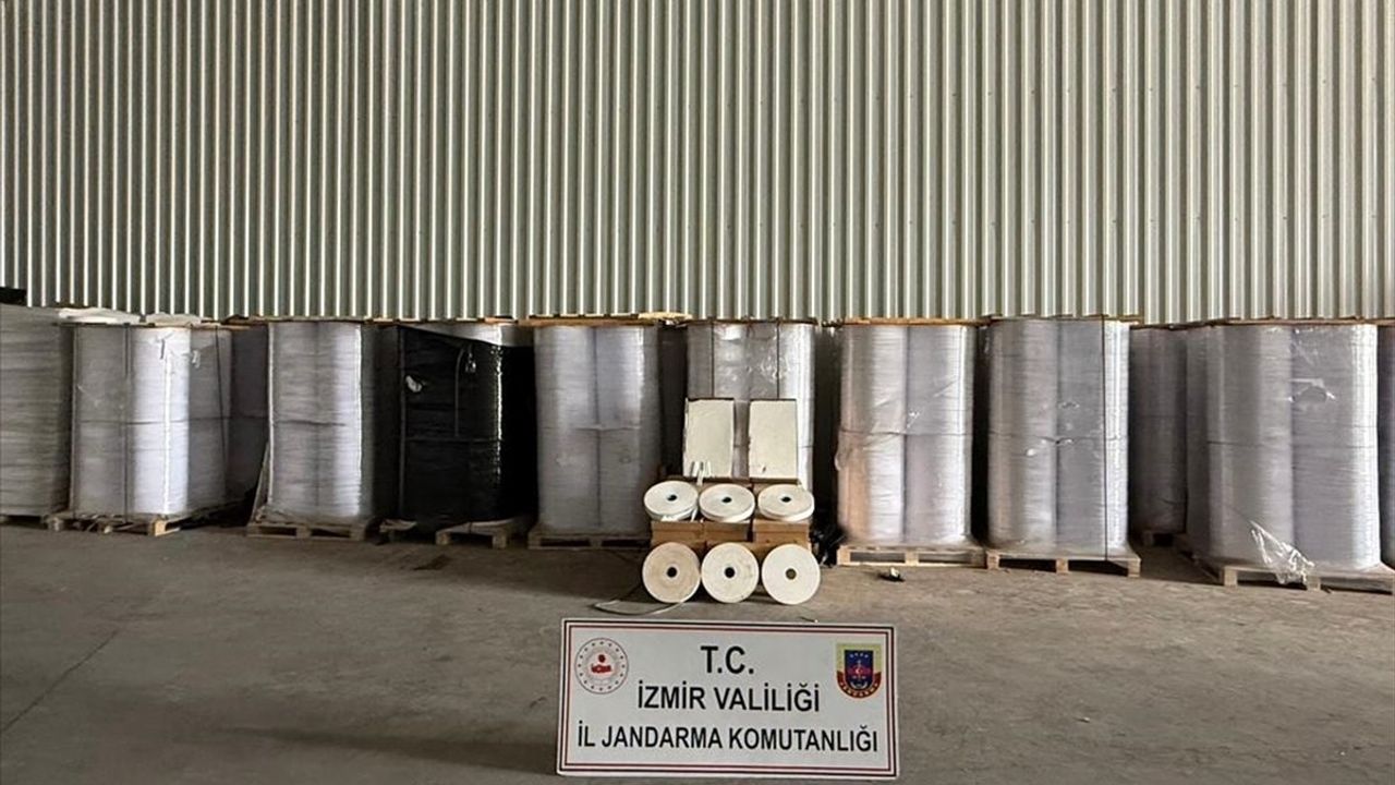 İzmir Menderes'te kaçak sigara operasyonu: 2 kişi hakkında adli işlem yapıldı