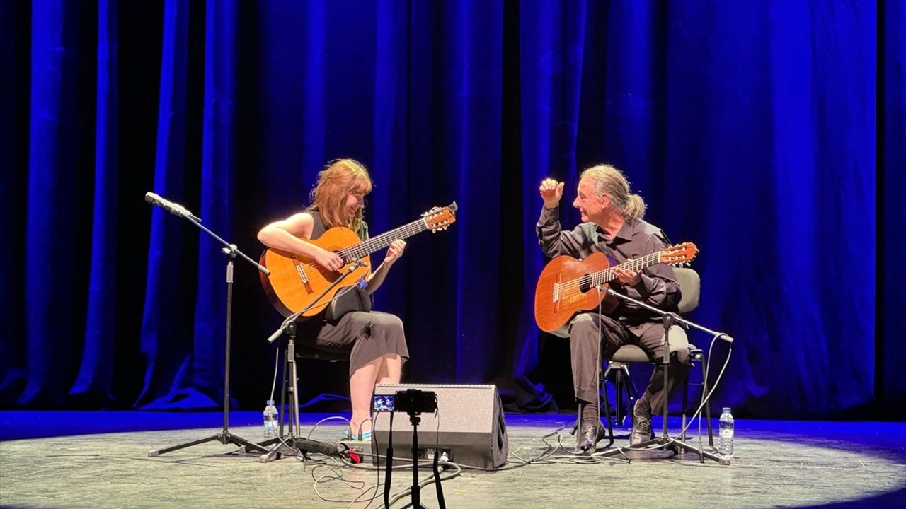 Julia Schuler, Ricardo Moyano ile AKM'de Farklı Coğrafyaların Ezgilerini Seslendirdi