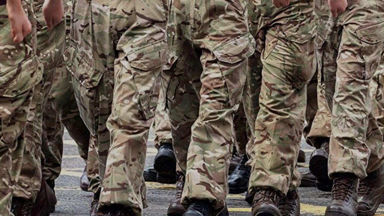 "Kadınlar Askere Mi Gidecek?" Sorusu Meclis'te: İşte Dilekçe Komisyonu'na Sunulan Zorunlu Askerlik Teklifi