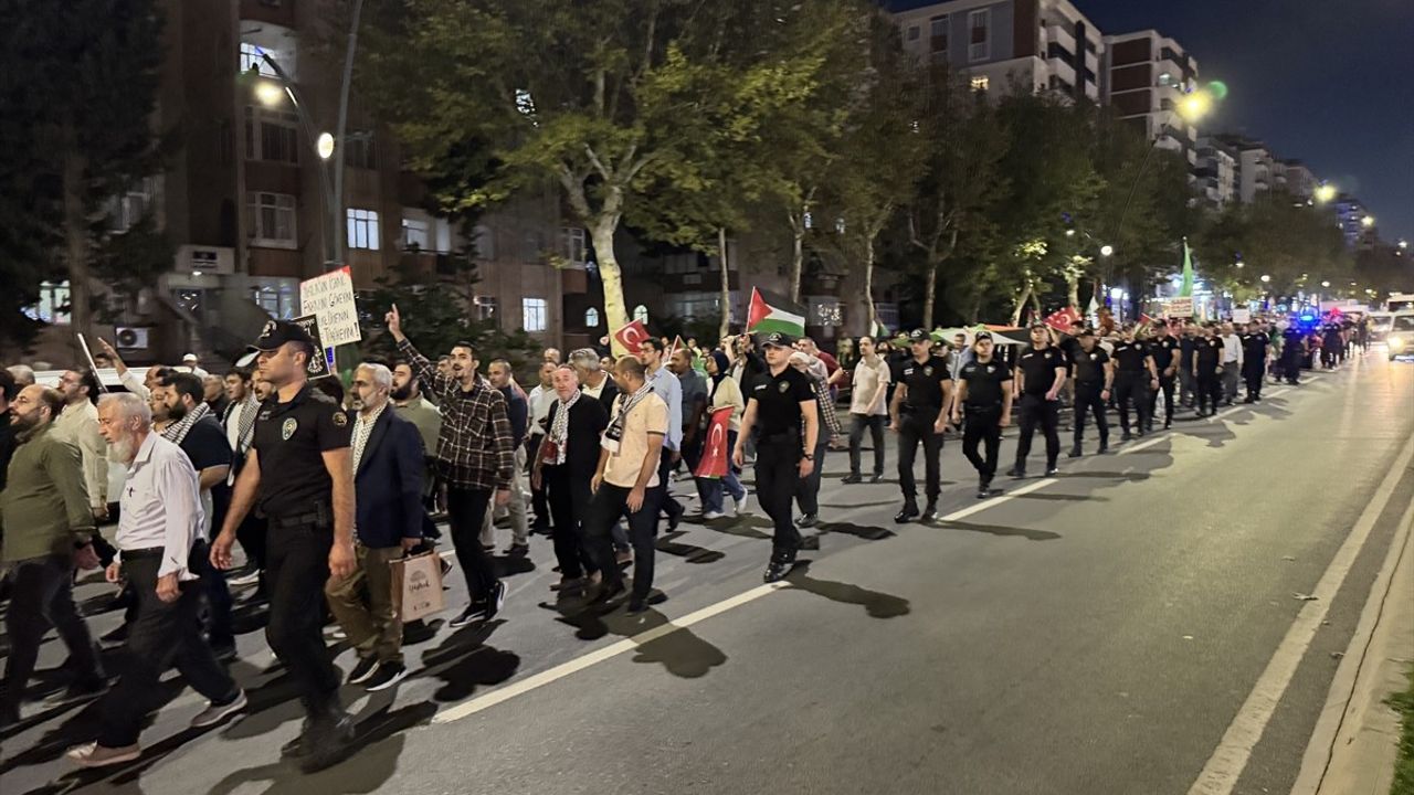 Kahramanmaraş'ta AGD öncülüğünde Gazze'ye yönelik saldırılar protesto edildi
