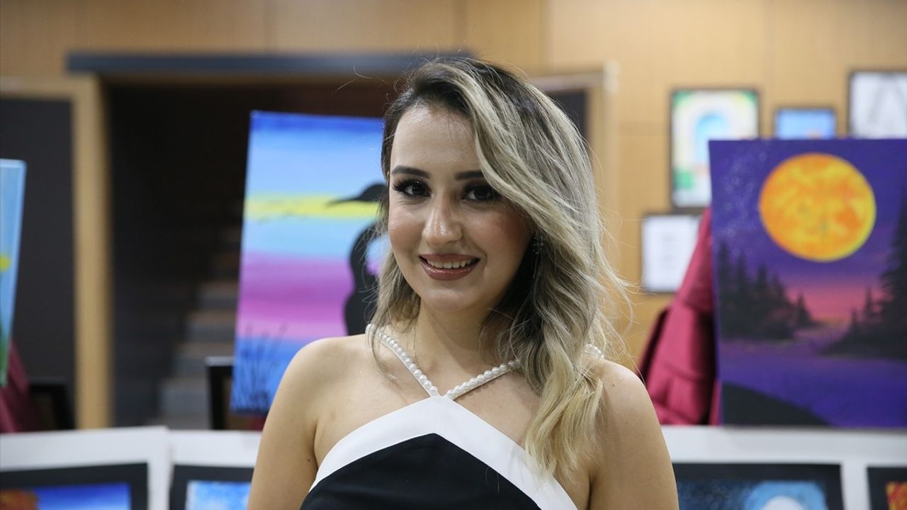 Kahramanmaraş'ta Filarmoni Sanat Akademisi Öğrencilerinden Konser ve Resim Sergisi