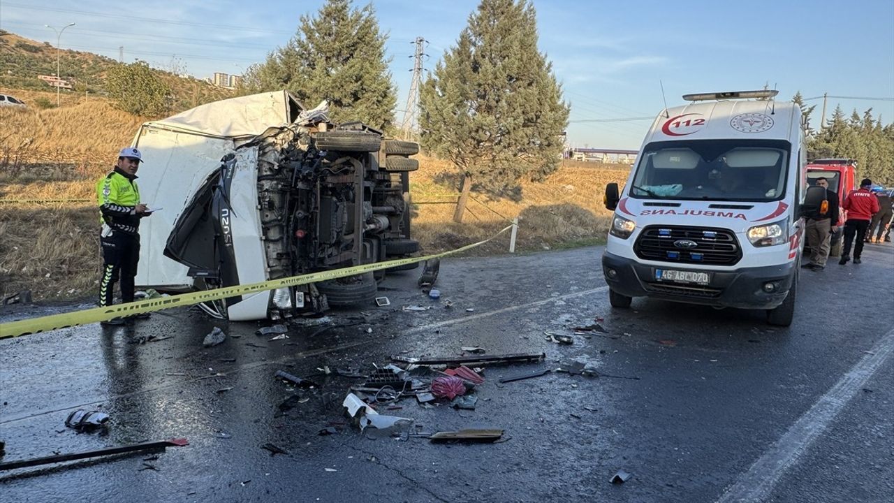 Kahramanmaraş'ta kamyon akaryakıt tankerine çarptı: sürücü yaşamını yitirdi