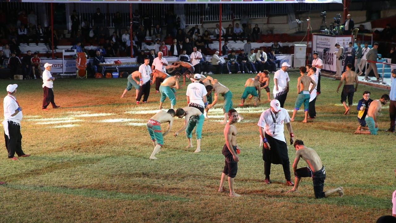 Kahramanmaraş'ta Türkiye Kısa Şalvar Güreş Şampiyonası tamamlandı, başpehlivanlar Atlı ve Ay oldu