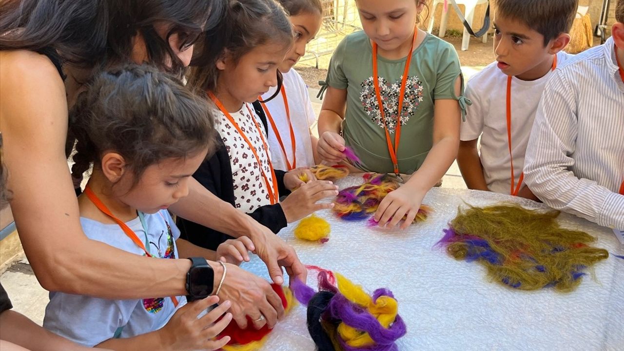 Kaleiçi Old Town Festivali'nde Renklere Dokunuyorum keçe atölyesi: 23 öğrenci sanatla tanıştı