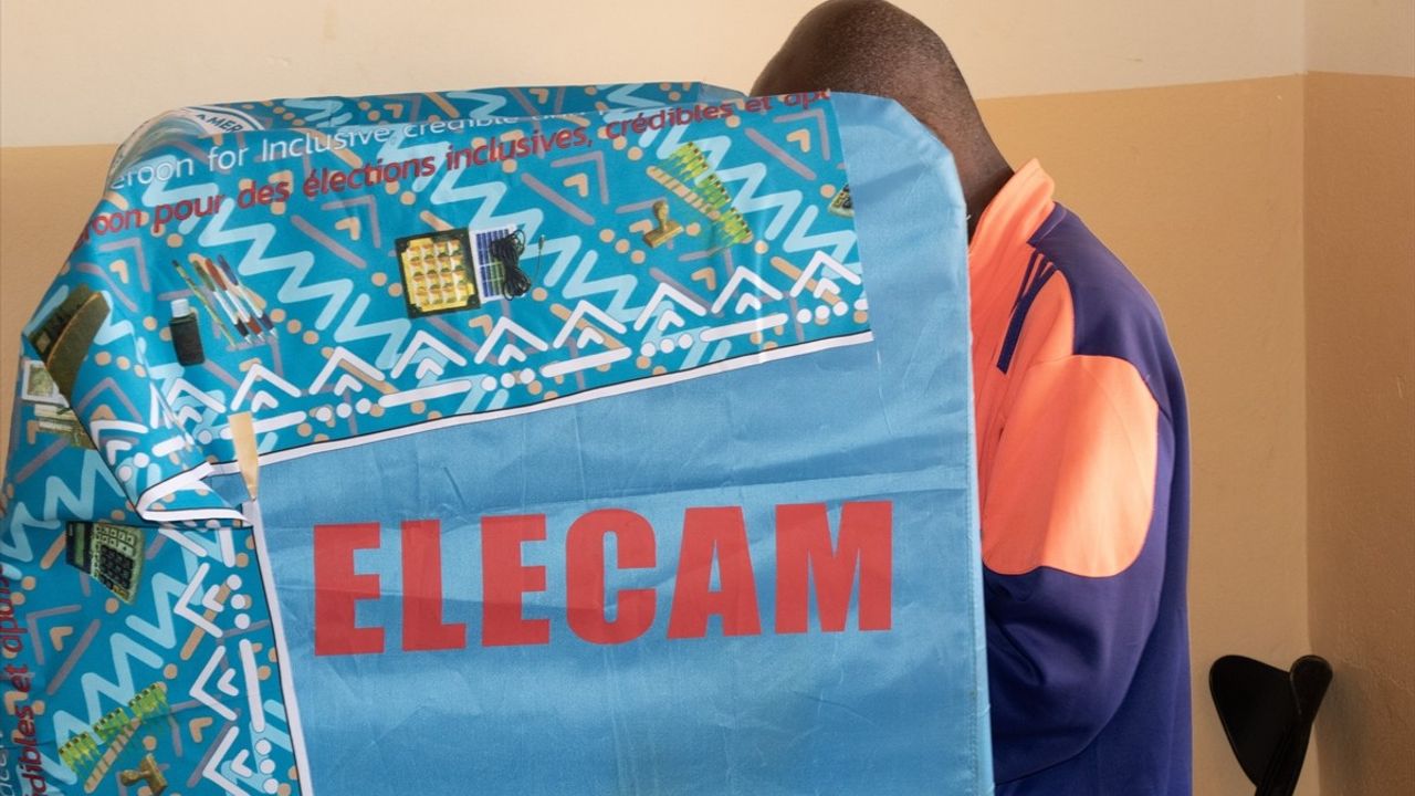 Kamerun'da Cumhurbaşkanlığı Seçimi: Oy Verme İşlemleri Başladı