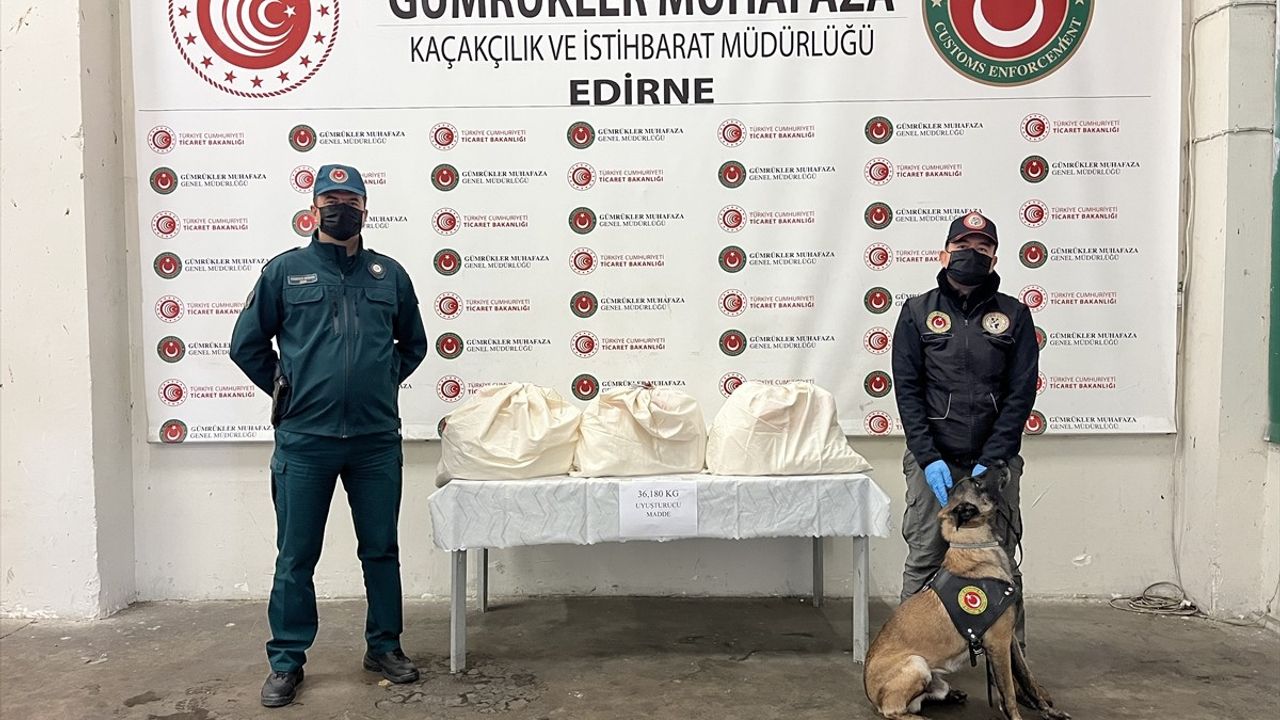 Kapıkule'de kamyonette 36 kilo 180 gram kokain ele geçirildi