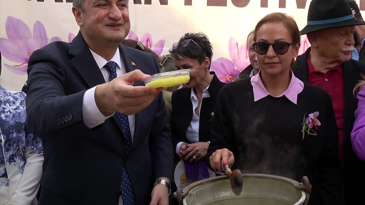 Karabük'te 9. Safran Festivali kortej yürüyüşüyle açıldı