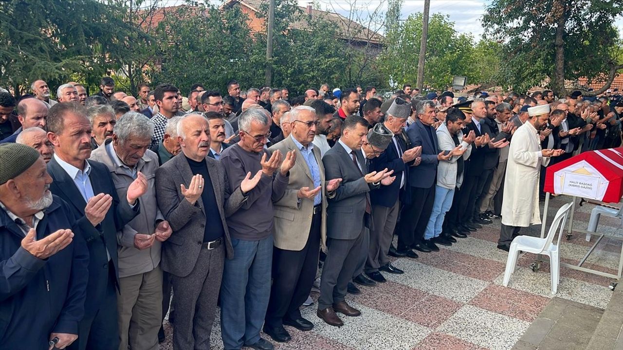 Karabük'te vefat eden Kıbrıs gazisi Halit Başdağ, Ovacık'ta toprağa verildi