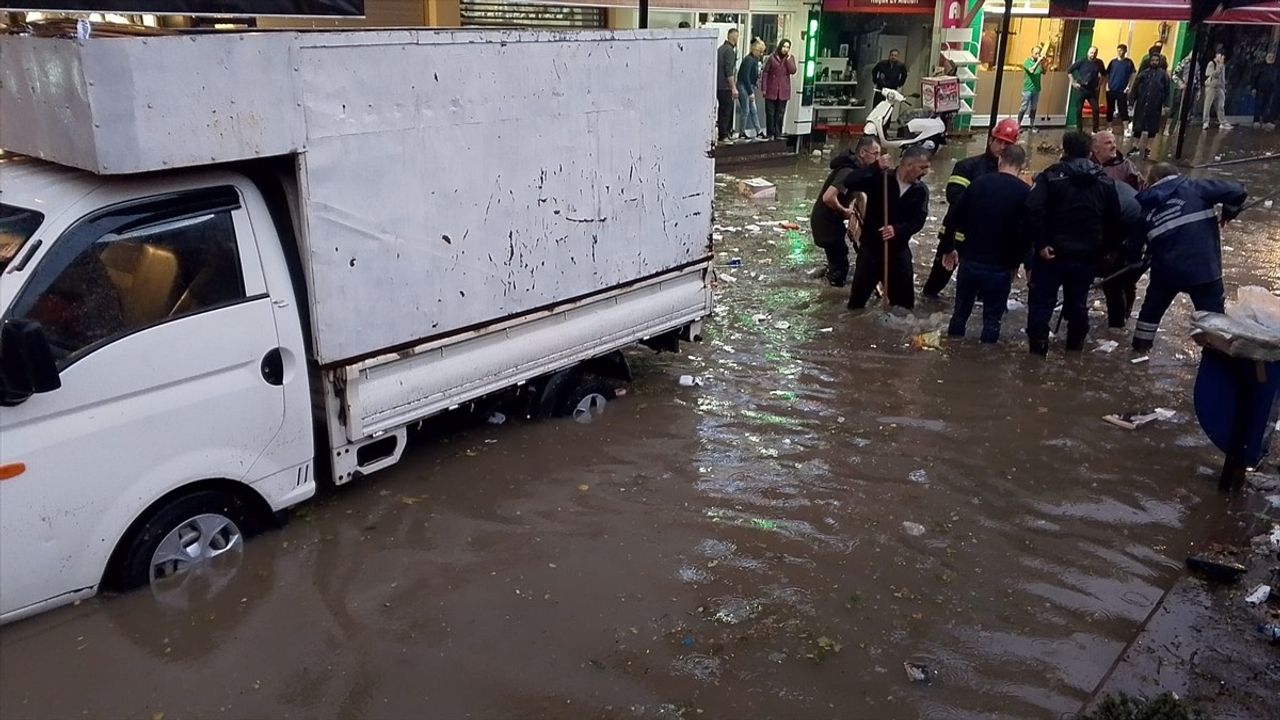 Karadeniz Ereğli'de sağanak günlük hayatı olumsuz etkiledi