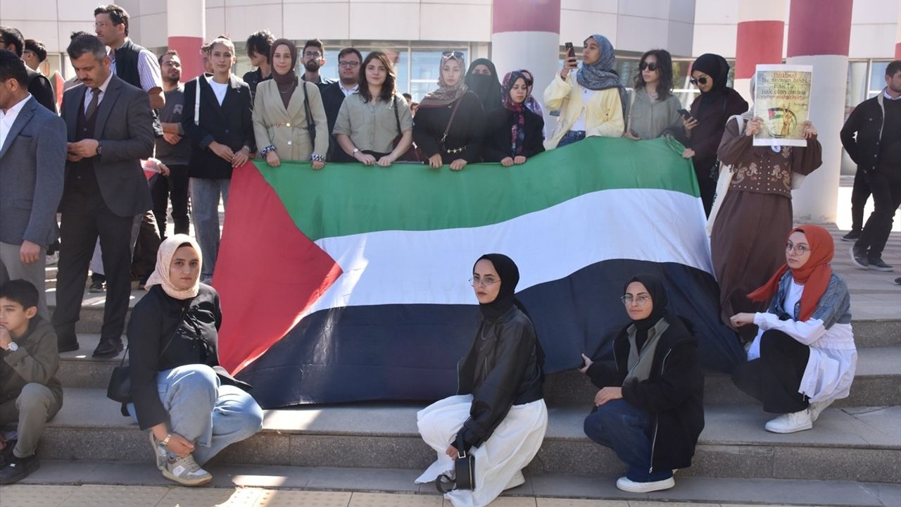 Karaman'da KMÜ Öğrencilerinden Filistin'e Destek Yürüyüşü