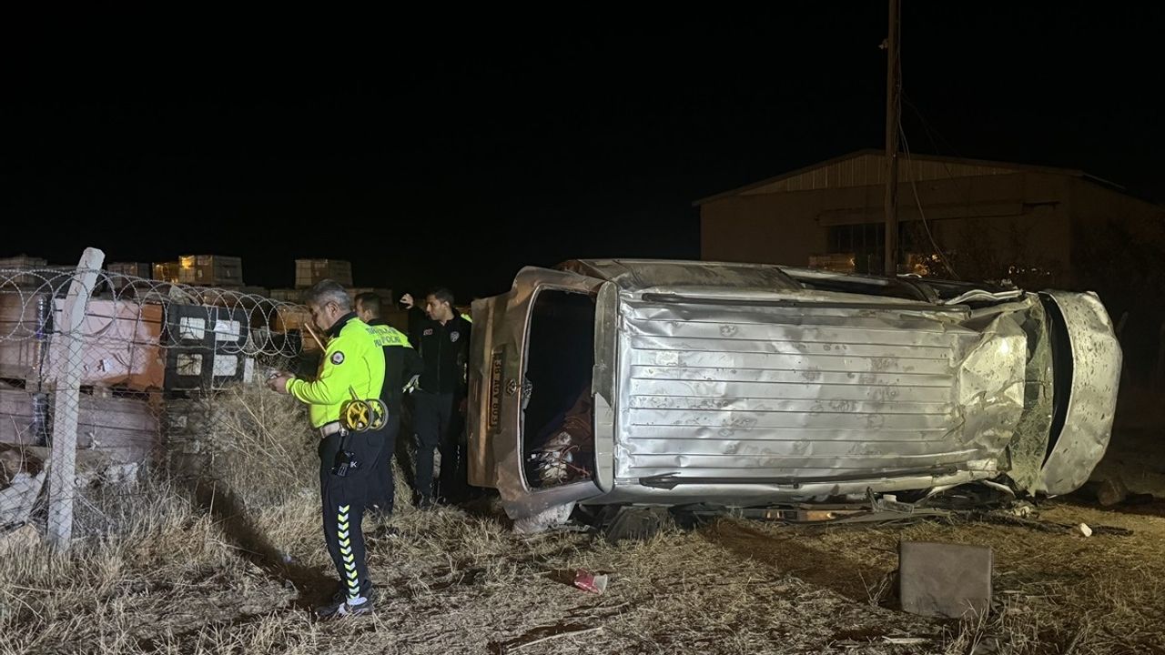 Karaman'da panelvanın devrilmesi: 7 kişi yaralandı