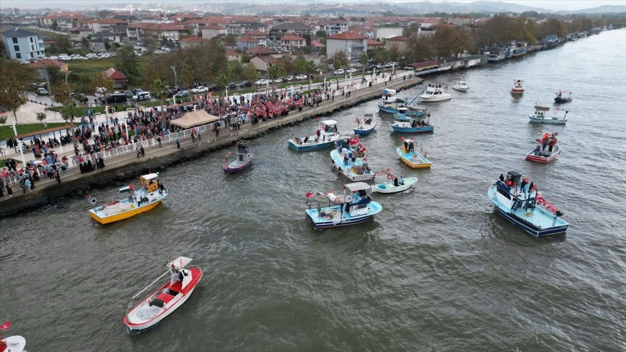 Karasu'da balıkçılar Küresel Sumud Filosu'na destek için Karadeniz'e açıldı