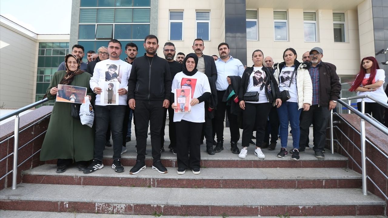 Kars’ta 6 yaşındaki Muhammet Poyraz’ın ölümüyle ilgili 5 sanığın yargılanmasına devam edildi