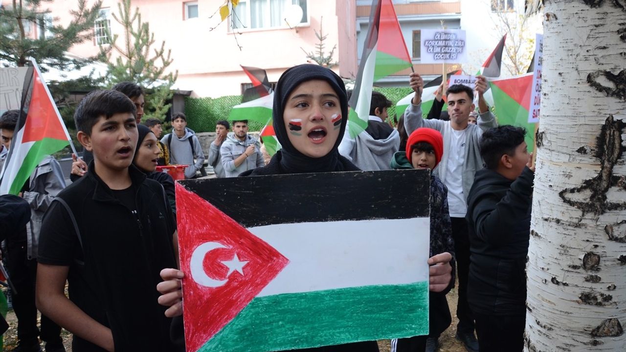 Kars'ta 'Sarıkamış'tan Gazze'ye Selam Yürüyüşü' Filistin'e Destek İçin Düzenlendi