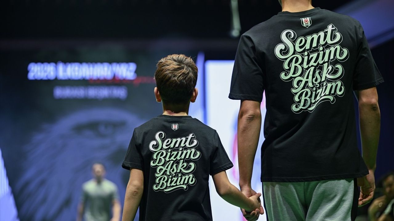 Kartal Yuvası 2026 İlkbahar-Yaz Koleksiyonunu Defileyle Tanıttı