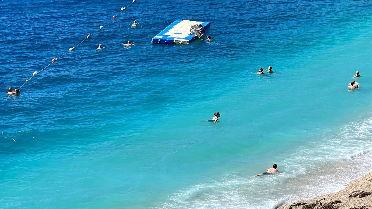 Kaş'ta Yağışların Ardından Güneşli Hava: İnceboğaz ve Akçagerme Plajlarında Yoğunluk