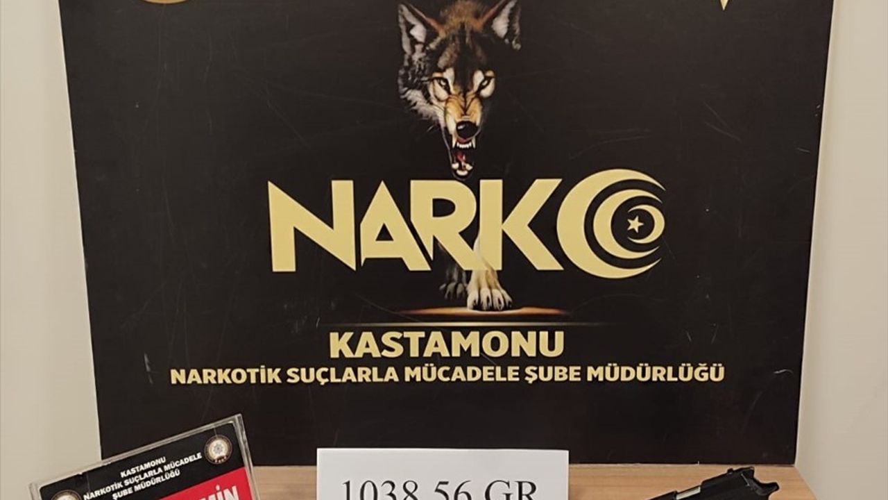 Kastamonu'nun Tosya ilçesinde yol kontrolünde uyuşturucu bulunan tırın sürücüsü tutuklandı