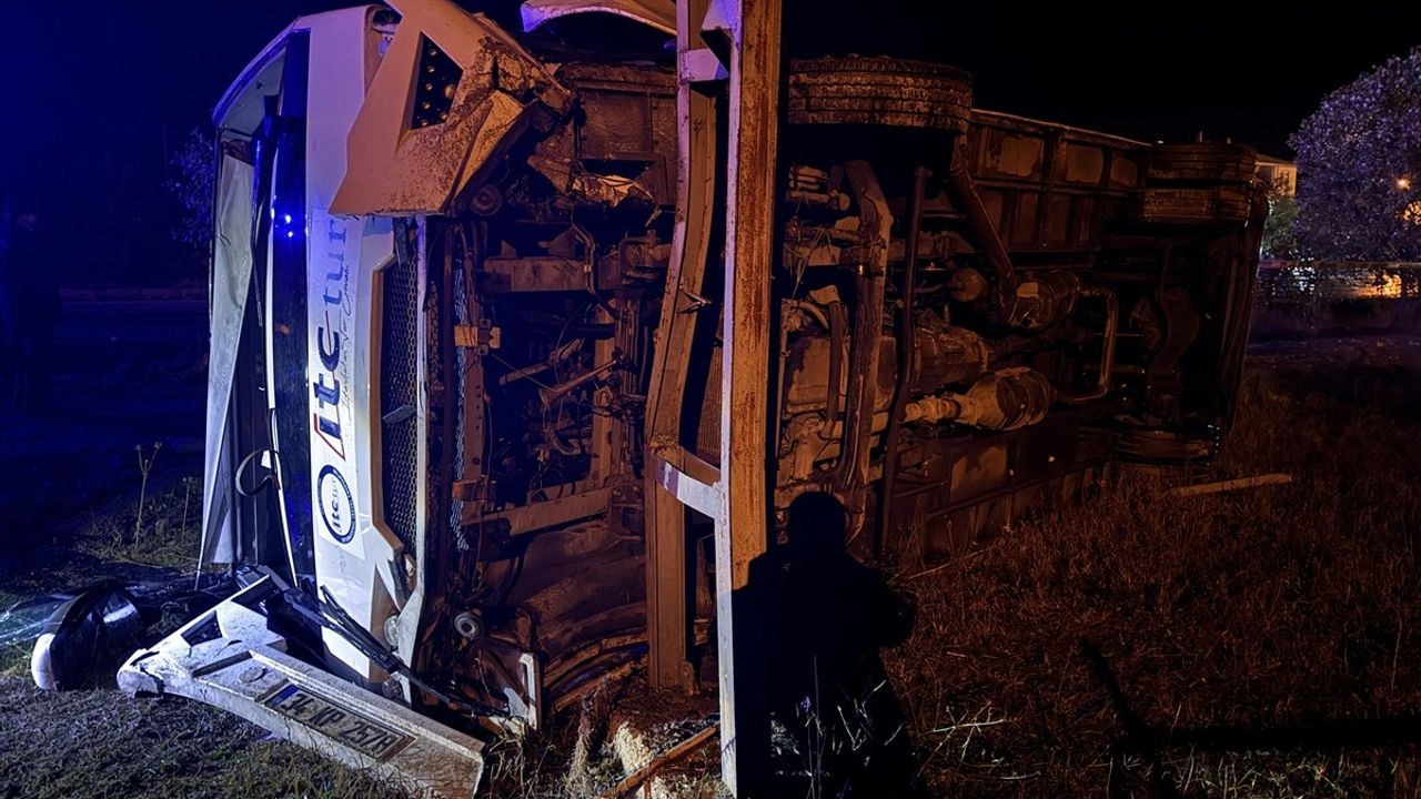 Kastamonu Taşköprü'de tur midibüsü devrildi: 25 yaralı