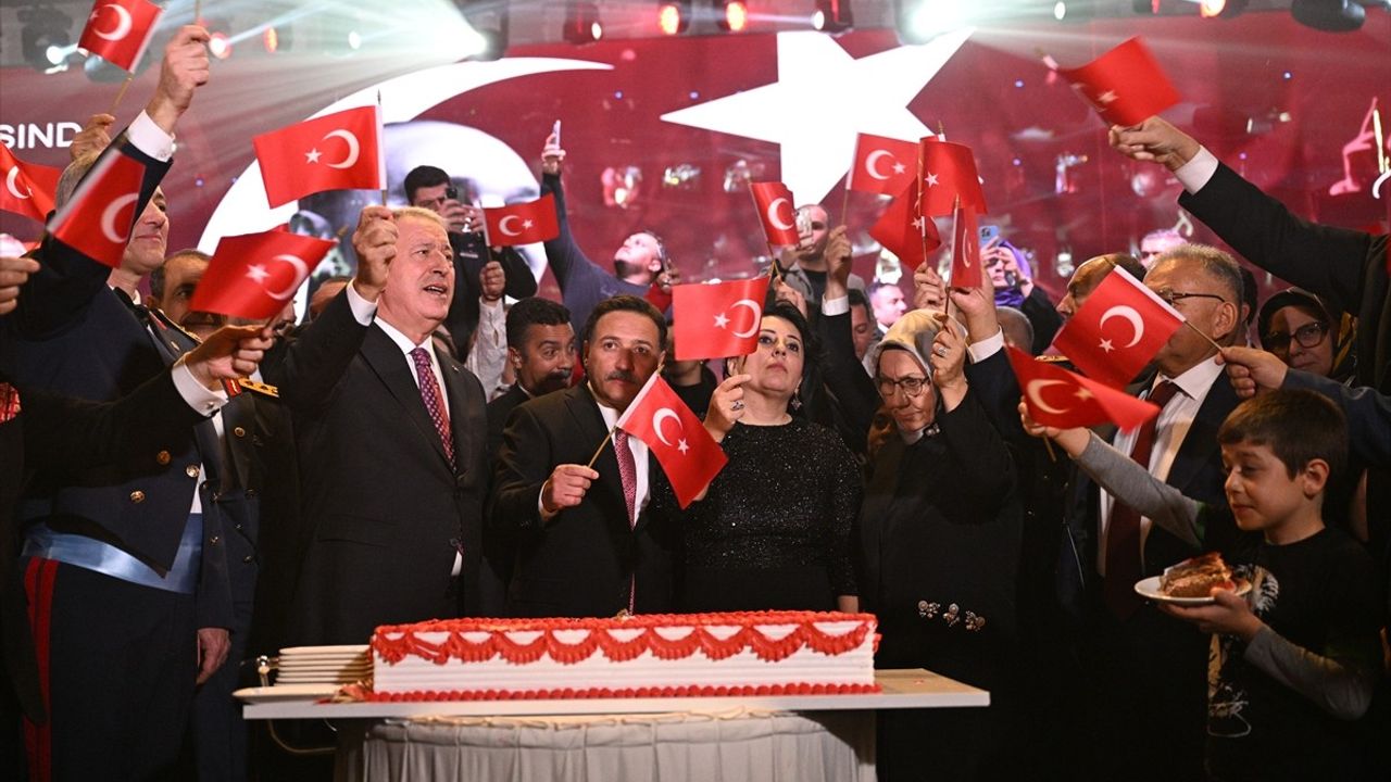 Kayseri'de 29 Ekim: Cumhuriyet'in 102. yılı resepsiyonla kutlandı