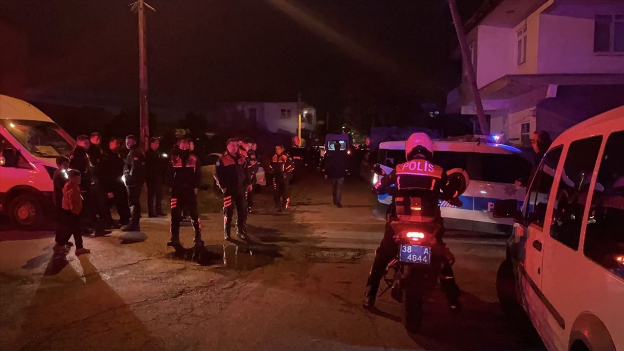 Kayseri'de bakkalda bıçaklı kavga: 1 kişi yaralandı