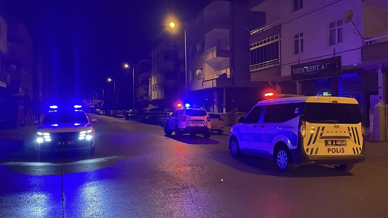 Kayseri'de evinin önünde tüfekle vurulan kişi ağır yaralandı