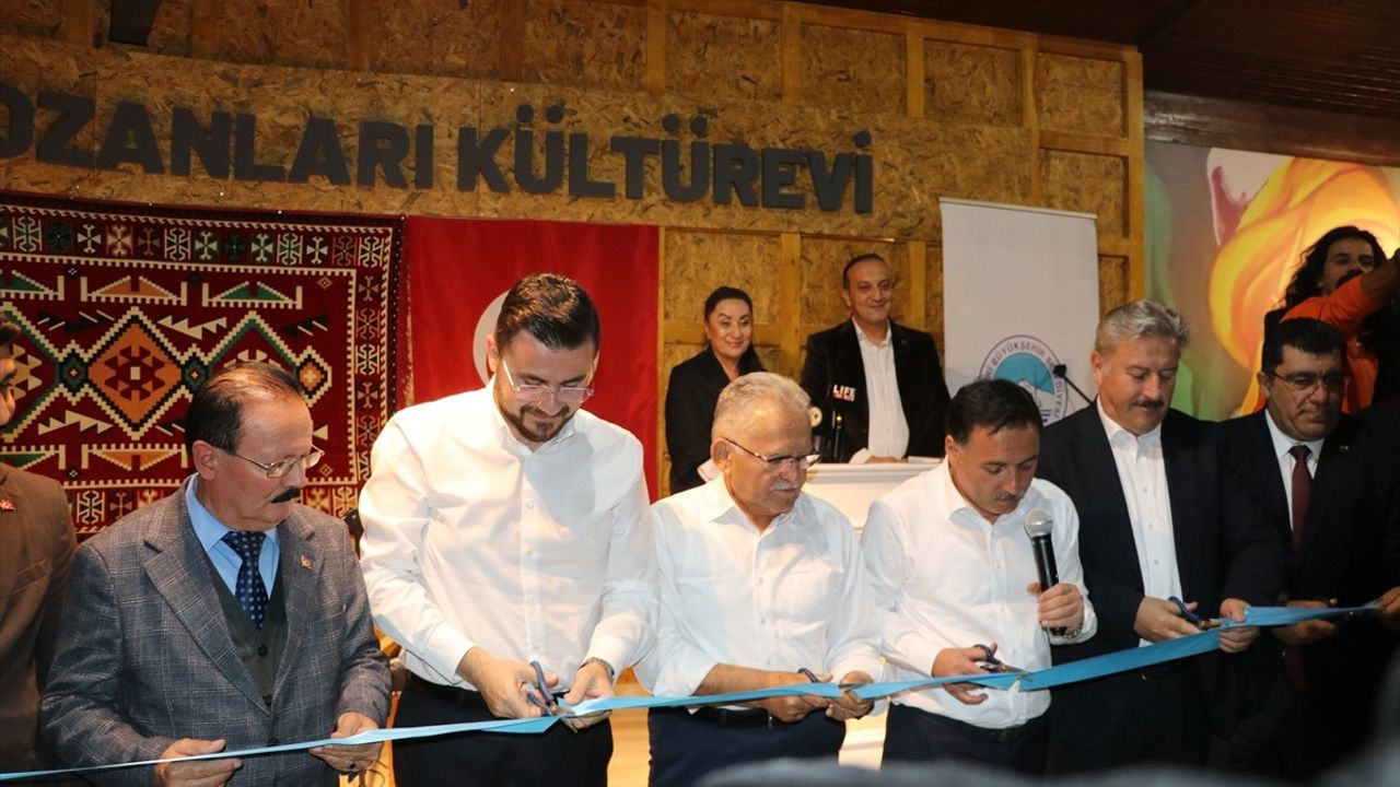 Kayseri'de Halk Ozanları Kültür Evi Mimarsinan Parkı'nda Açıldı