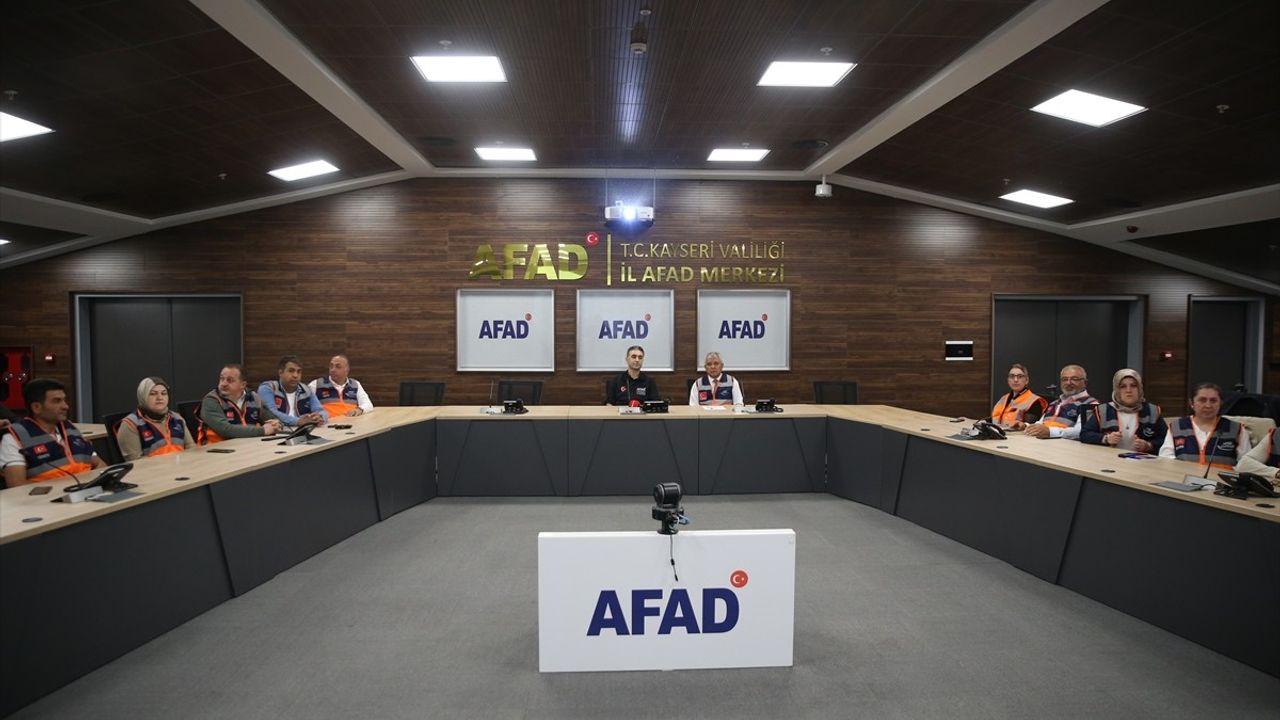 Kayseri'de Muhtarlar 'Destek AFAD Gönüllüsü' Eğitimiyle Afet Hazırlığı Güçlendiriliyor