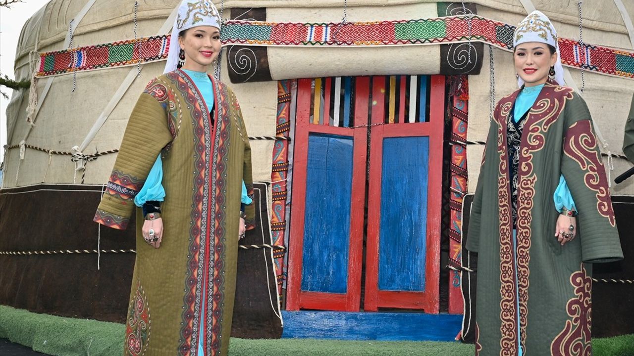 Kazakistan'dan gelen 7 kanatlı Kazak Yurt Çadırı Ankara'da TÜRKSOY'da açıldı