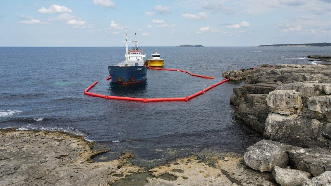 Kefken açıklarında karaya oturan 'RAPID' gemisinin kurtarılması için çalışmalar hızlandırılıyor