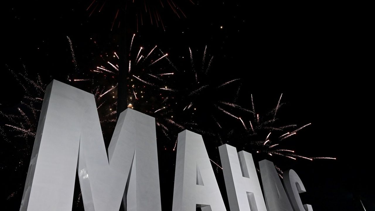 Kırgızistan'da Celalabad'ın adı 'Manas' oldu; kente yeni şehir logosu törenle yerleştirildi