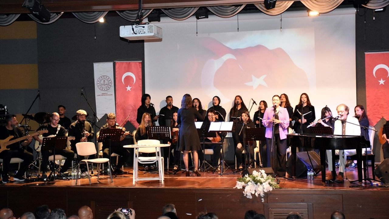 Kırıkkale'de lise öğrencilerinin "Kim Var" sanat etkinliği gerçekleştirildi