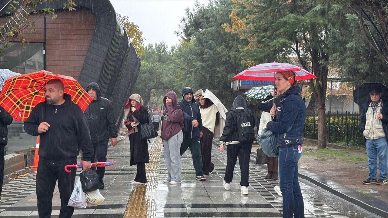 Kırklareli'de sağanak ve rüzgar etkili oluyor