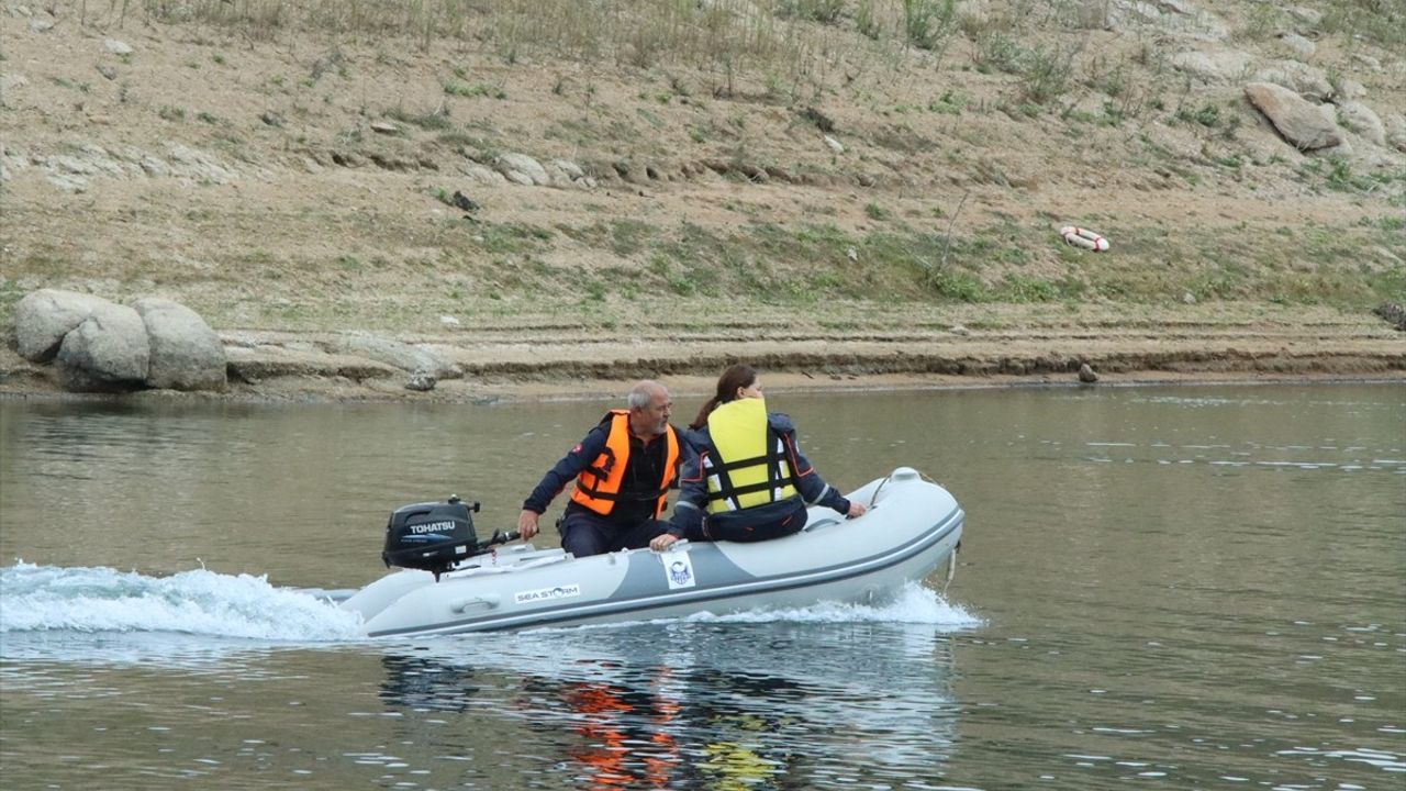 Kırklareli'nde AFAD'ın Yeni Personeline Sel ve Akarsu Botla Kurtarma Eğitimi