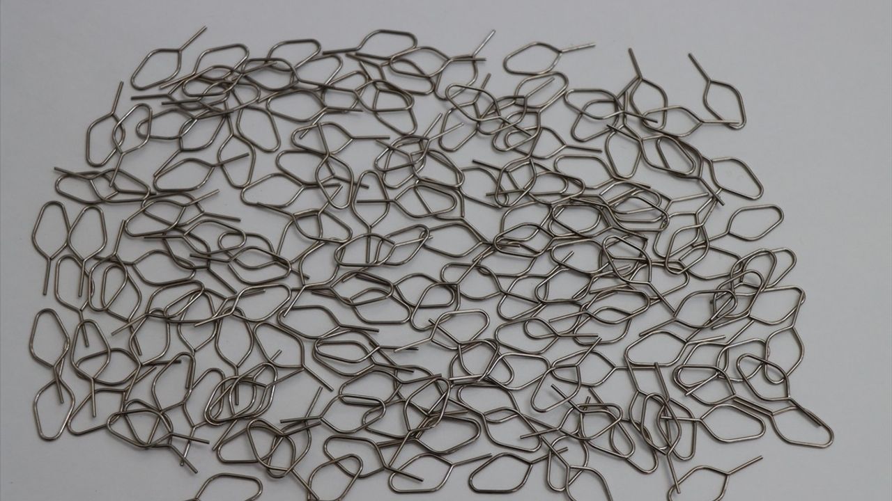 Kırklareli'nde girişimci Tuğrul Gökağaçlı, uluslararası firmaya SIM kart çıkarıcı pim üretiyor