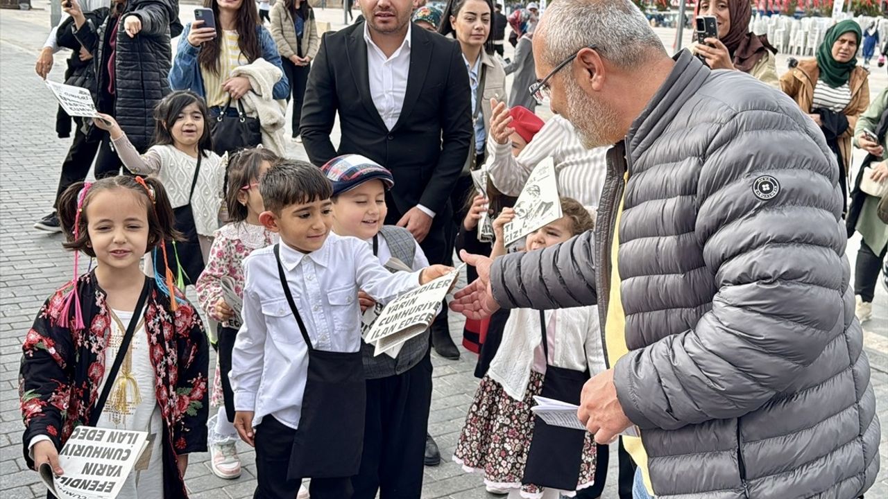 Kırşehir'de 27 Anaokulu Öğrencisi Cumhuriyet'in İlanını Temsili Gazete ile Duyurdu
