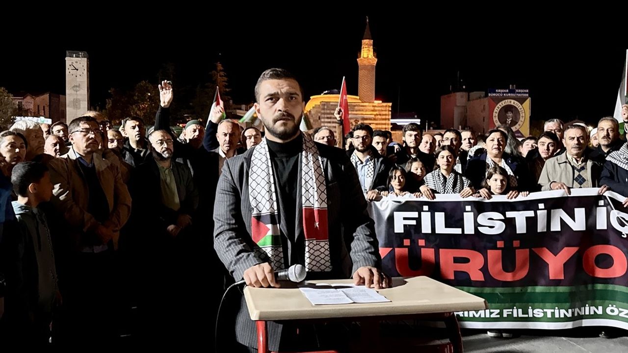 Kırşehir'de 'Sumud ve Gazze için yürüyoruz' etkinliğinde Küresel Sumud Filosu'na yapılan saldırılar protesto edildi