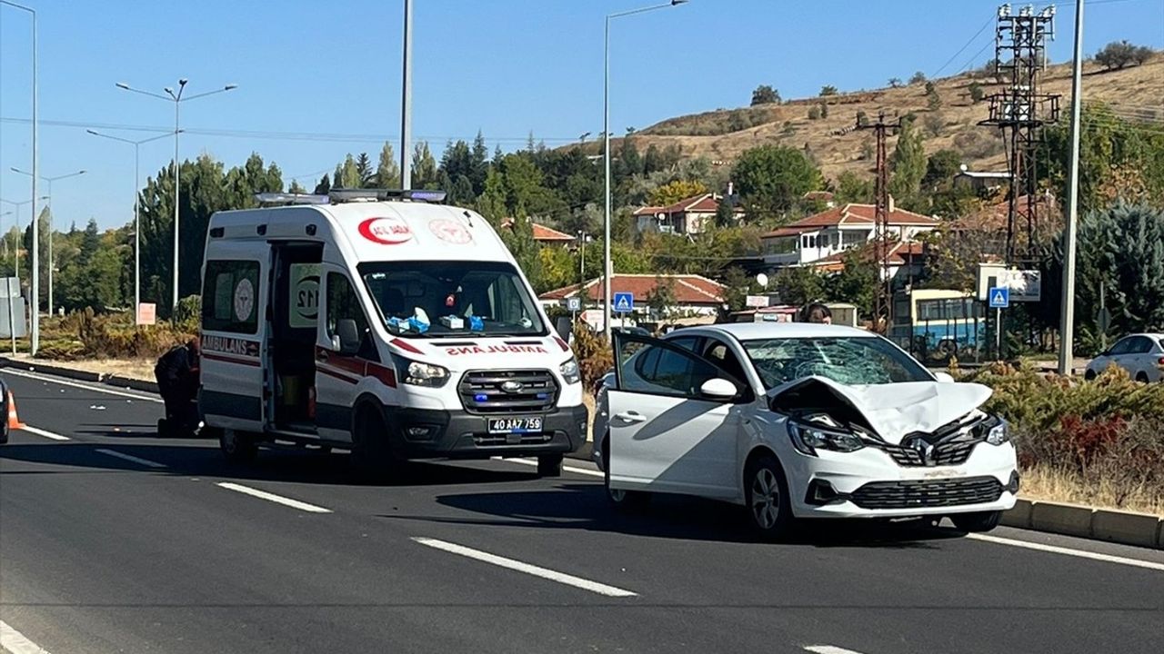 Kırşehir Özbağ'da otomobilin çarptığı yaya hayatını kaybetti