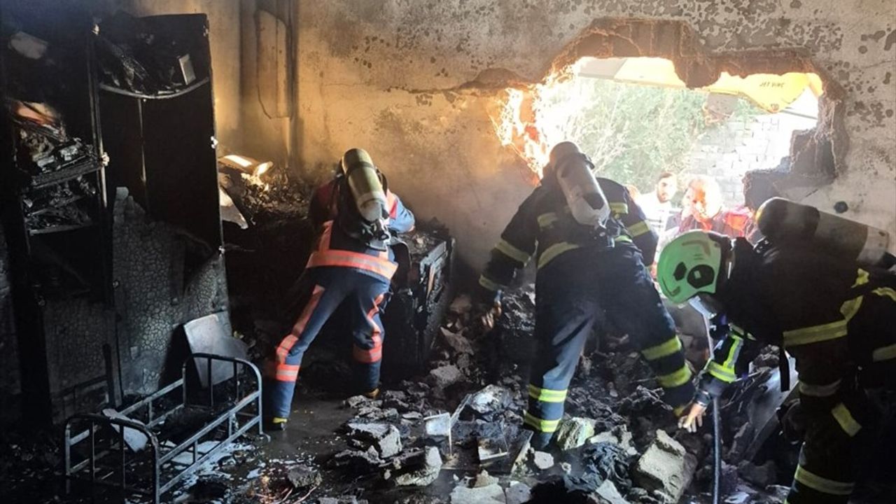 Kızıltepe'de bina yangını: 5 yaşındaki çocuk yaşamını yitirdi, 13 kişi hastaneye kaldırıldı