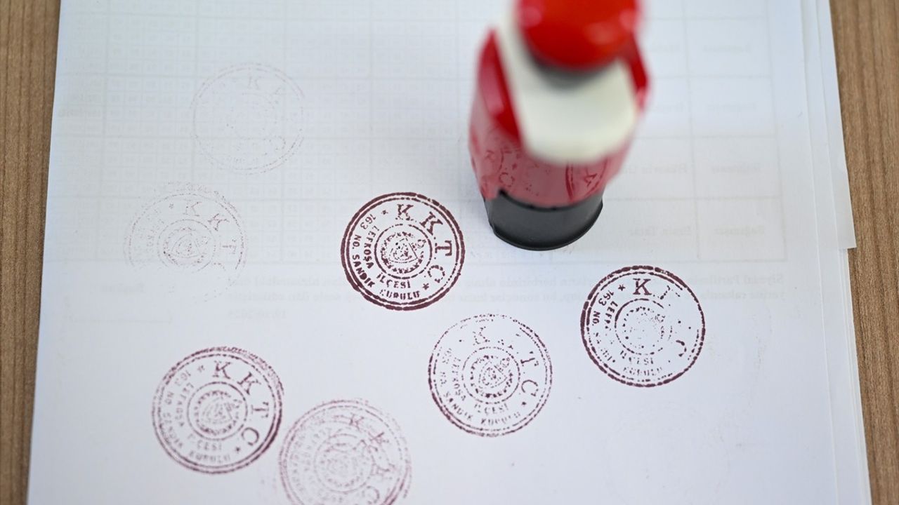 KKTC'de cumhurbaşkanlığı seçiminin ilk turu başladı: 777 sandıkta oy kullanımı sürüyor