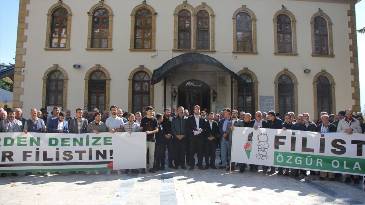 Kocaeli'de Özgürlük Filosu'na Saldırı Protestosu: Fevziye Camisi Önünde Toplanma