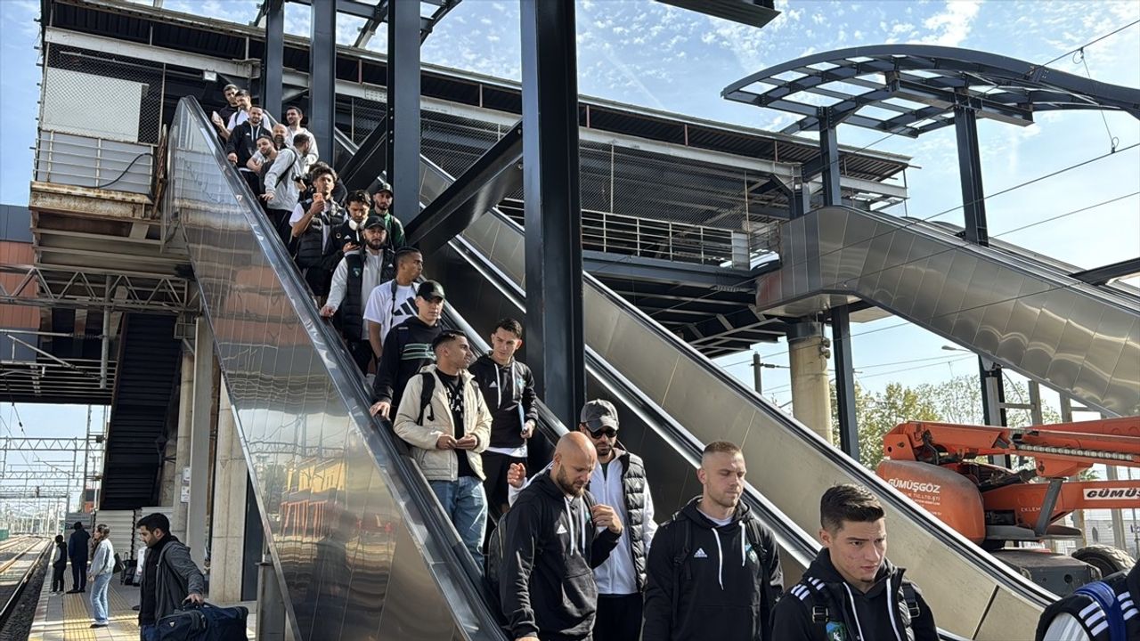 Kocaelispor Konya'ya Gitti; Selçuk İnan: 'Konyaspor Yenilmeyecek Takım Değil'