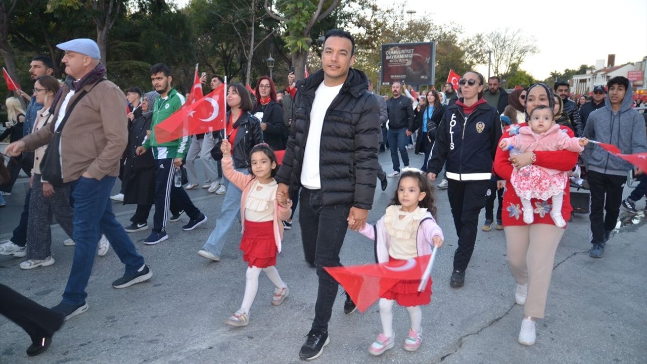 Konya'da 29 Ekim: Cumhuriyet'in 102. yılı fener alayıyla kutlandı