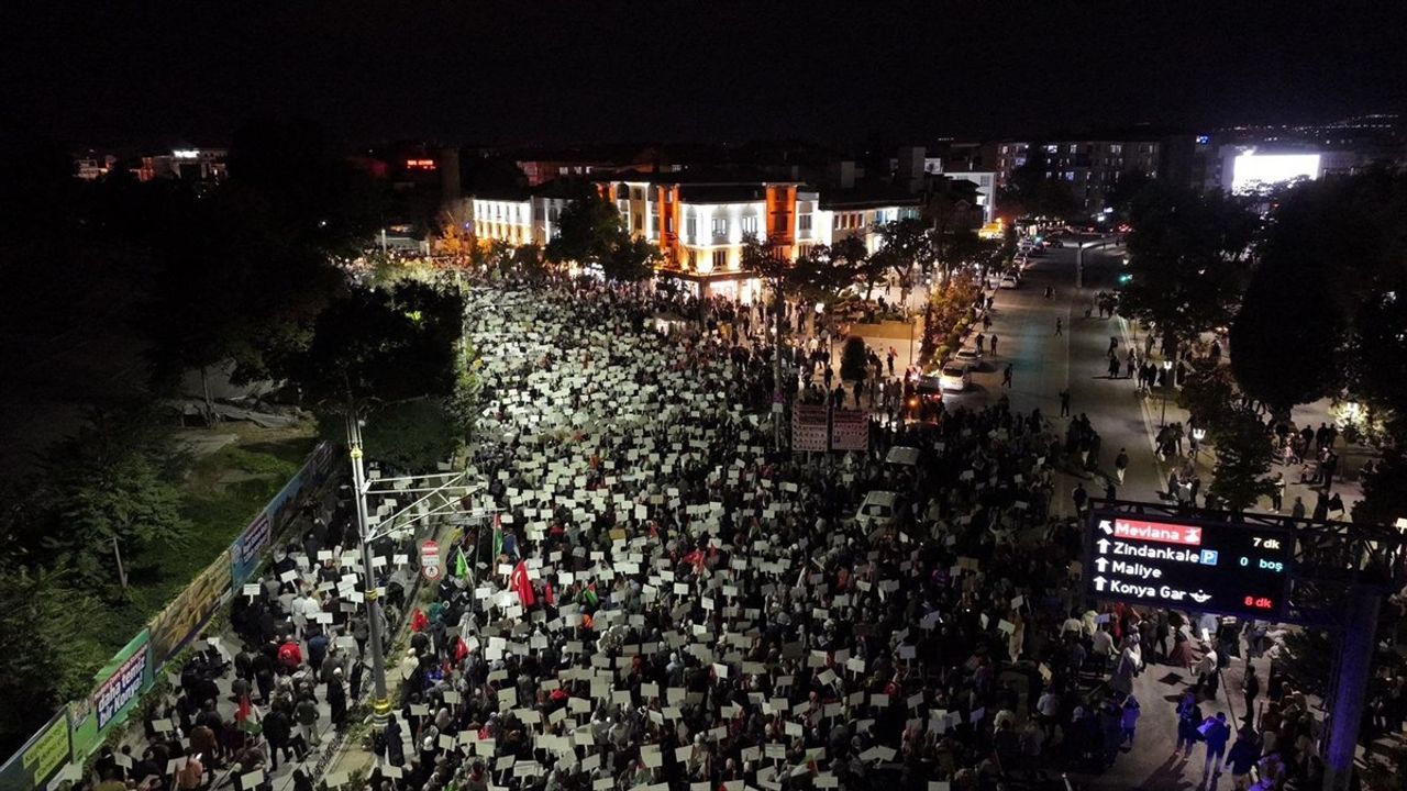 Konya'da Gazze'ye Destek Yürüyüşü: Kırmızı Işık ve 7 Dakika Sessizlik