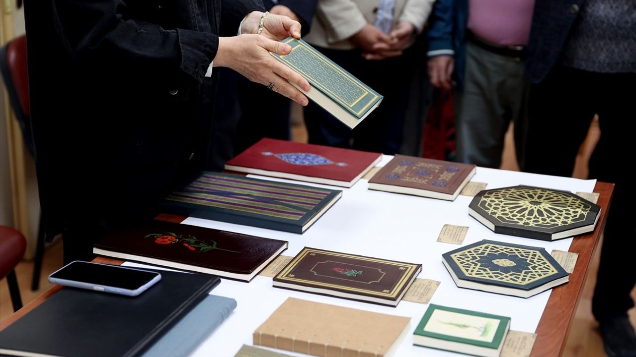 Konya'da klasik cilt ve kağıt restorasyonu kursiyerlerinin eserleri sergilendi