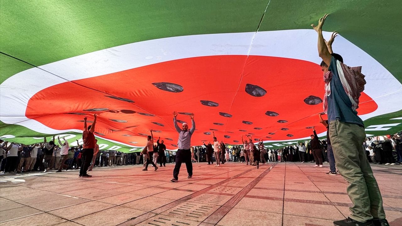 Konya'da Küresel Sumud Filosu'na Destek İçin Yürüyüş Düzenlendi
