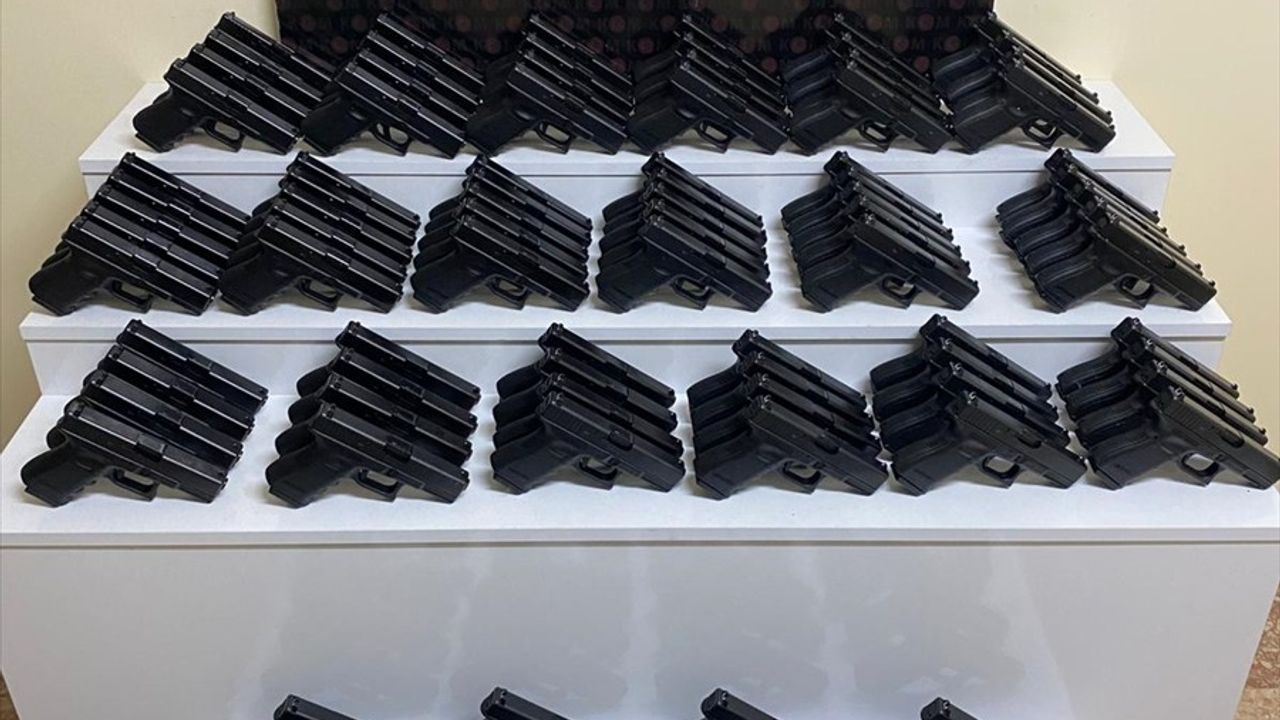 Konya'da Silah Kaçakçılığı Operasyonunda 100 Tabanca Ele Geçirildi, 1 Şüpheli Gözaltında