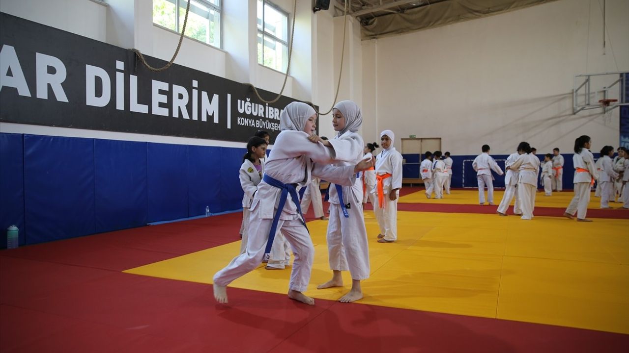 Konya'da üç kız kardeş judo ile birbirine güç veriyor: Milli forma ve olimpiyat hedefi